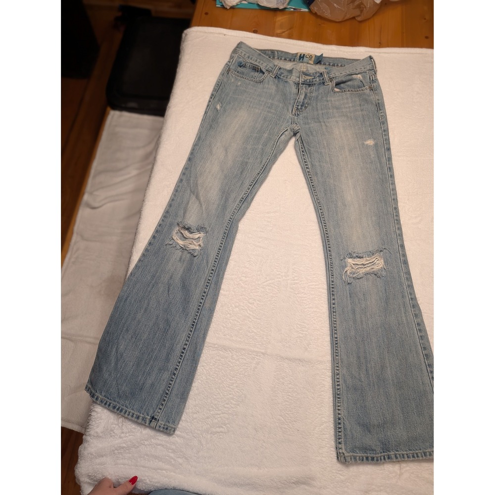 Hollister Low Rise Flare Jeans 9R Light Wash Distressed Y2K Denim Distressed